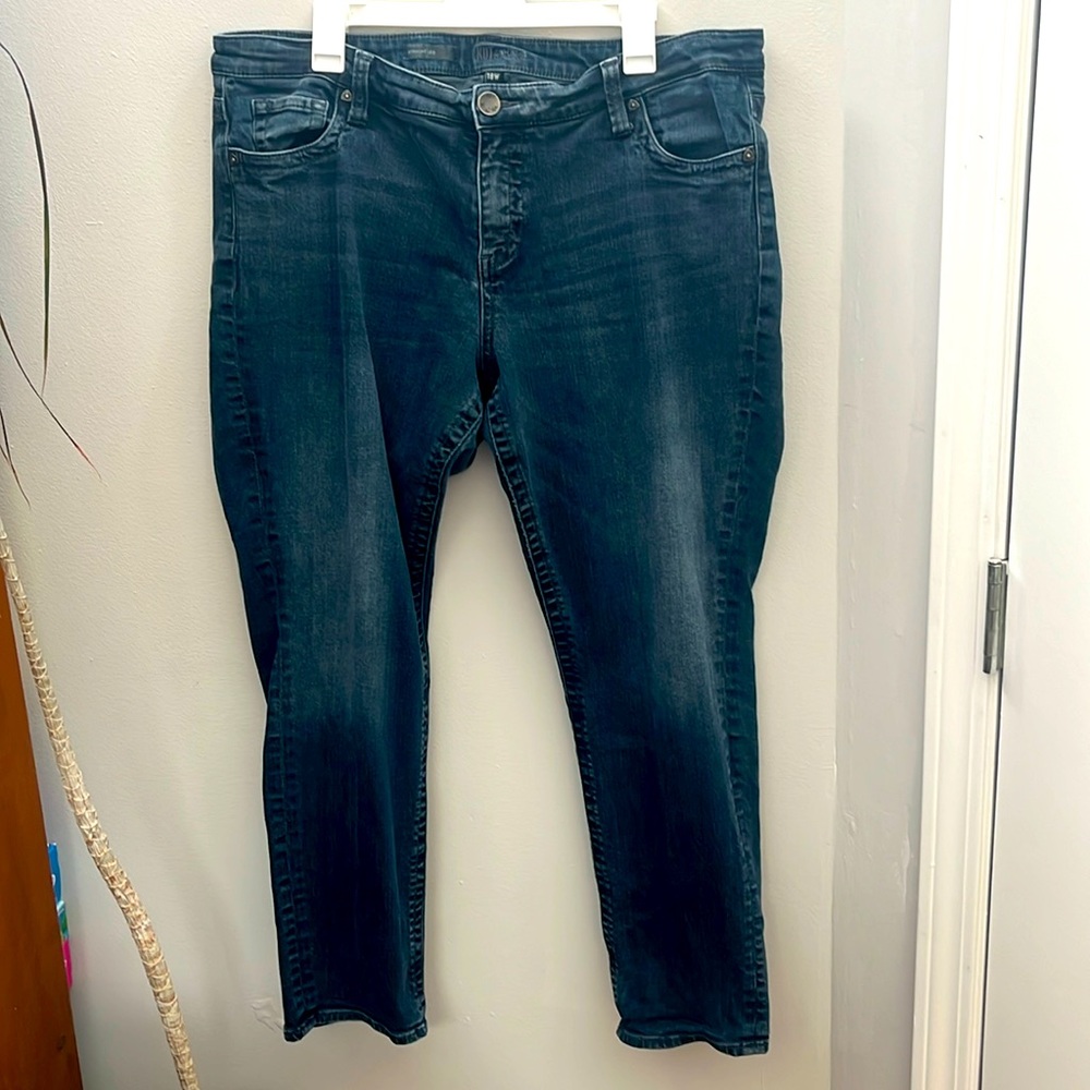 Kut from the Kloth Women's Straight Leg Jeans in Dark Blue Wash